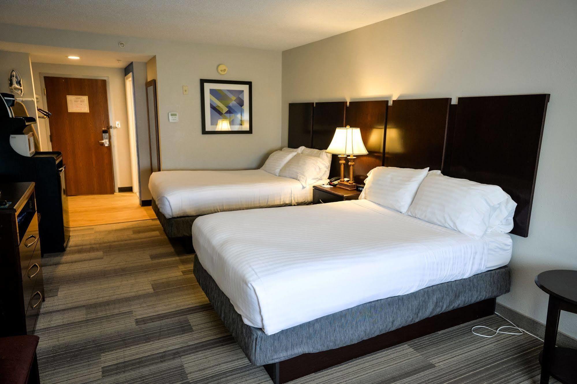 Holiday Inn Express Prince Frederick By Ihg מראה חיצוני תמונה