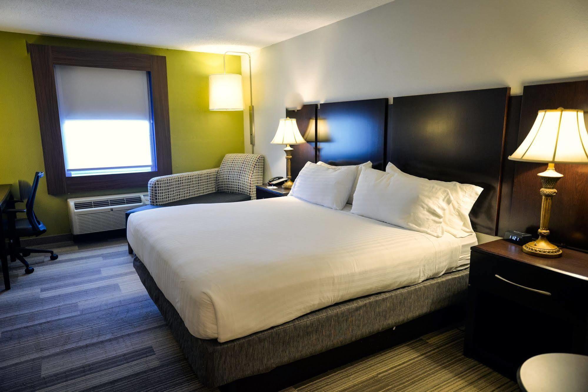 Holiday Inn Express Prince Frederick By Ihg מראה חיצוני תמונה